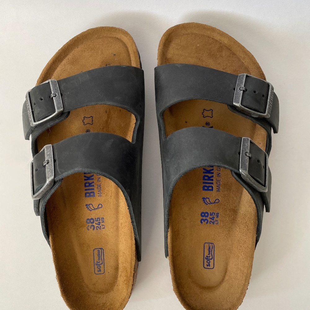 Women’s Birkenstock Arizona Soft Footbed, Black Oiled Leather, Size 38 (7-7.5)